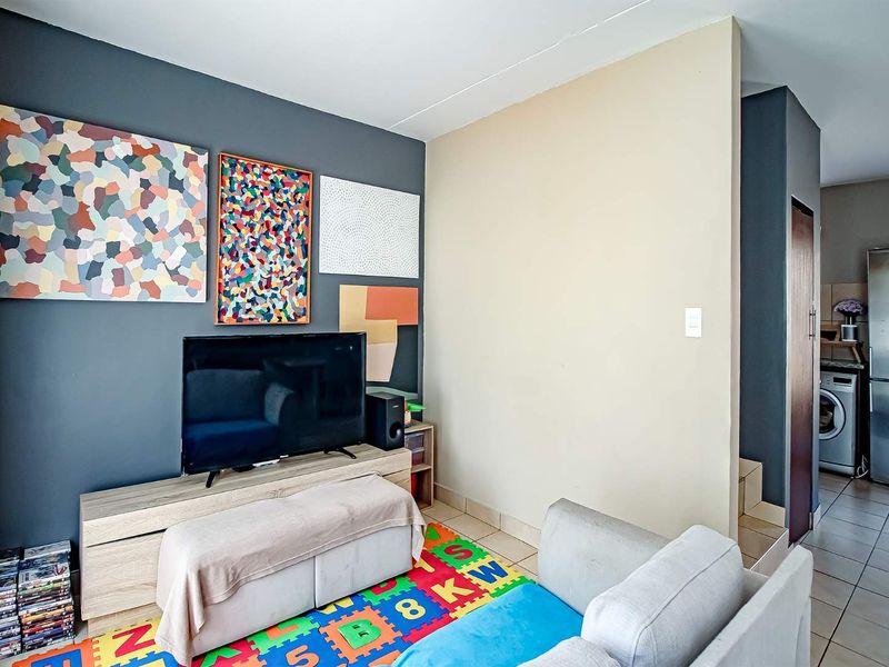 Three Bedroom townhouse in Annlin - Photo 10