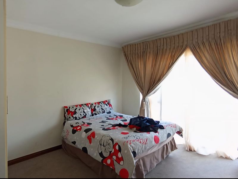 4 Bedroom House for Sale in Savanna Hills Estate. - Photo 7