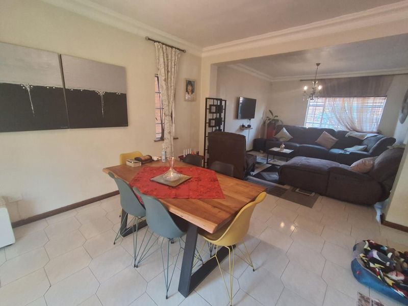 PET FRIENDLY DUPLEX IN CONSTANTIA COMPLEX - Photo 4