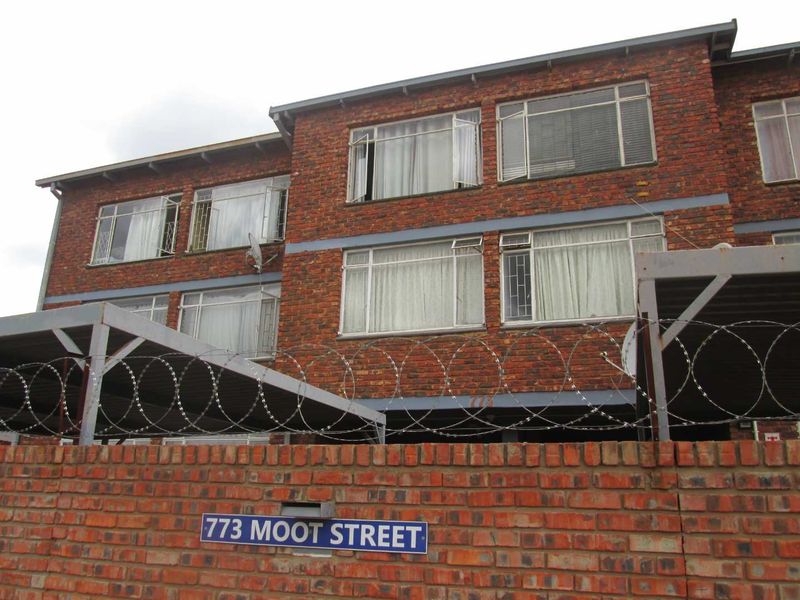 A BEAUTIFUL , NEAT AND CLEAN [1] ONE BEDROOM APARTMENT FOR SALE IN DIE MOOT [DASPOORT ] PTA - Photo 2
