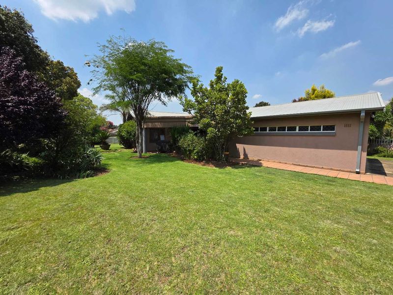 Secure, Spacious Living with Income-Generating Flatlet - Photo 6