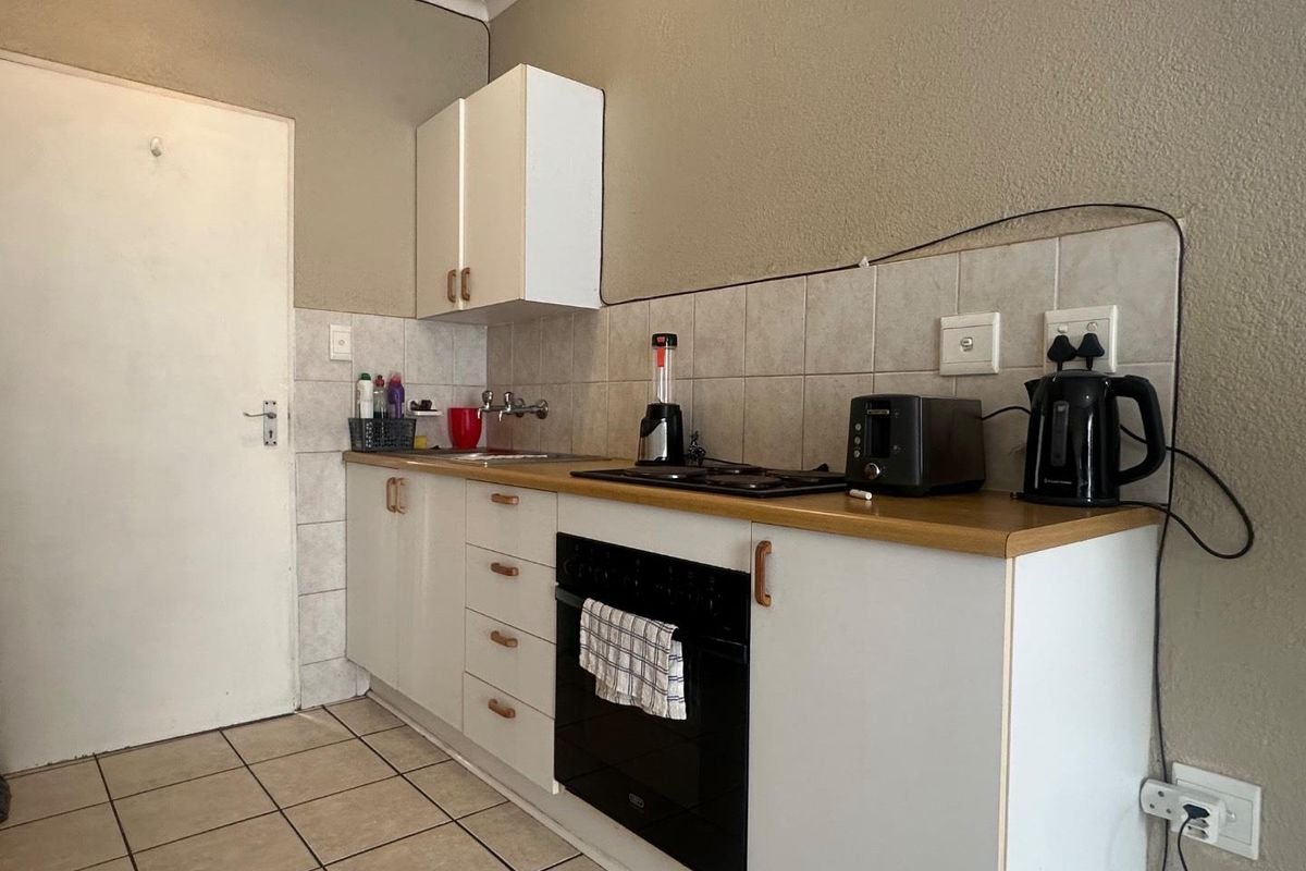 Modern bachelors unit! - Photo 4