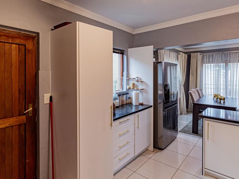 Charming 3-Bedroom Cluster in Secure Craigavon Estate - Photo 7