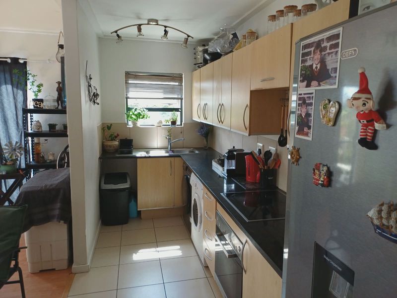 2 Bedroom 2 Bathroom modern 1st floor Apartment for sale in beautiful Golf Estate for R790 000 - Photo 7