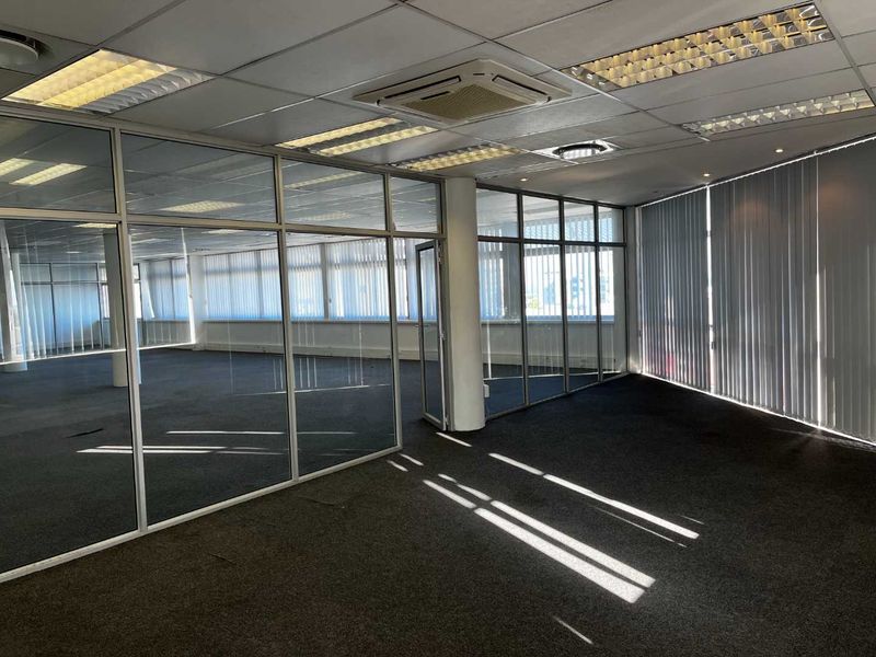 Superb Views & Air Conditioned Offices in Milnerton - Photo 6