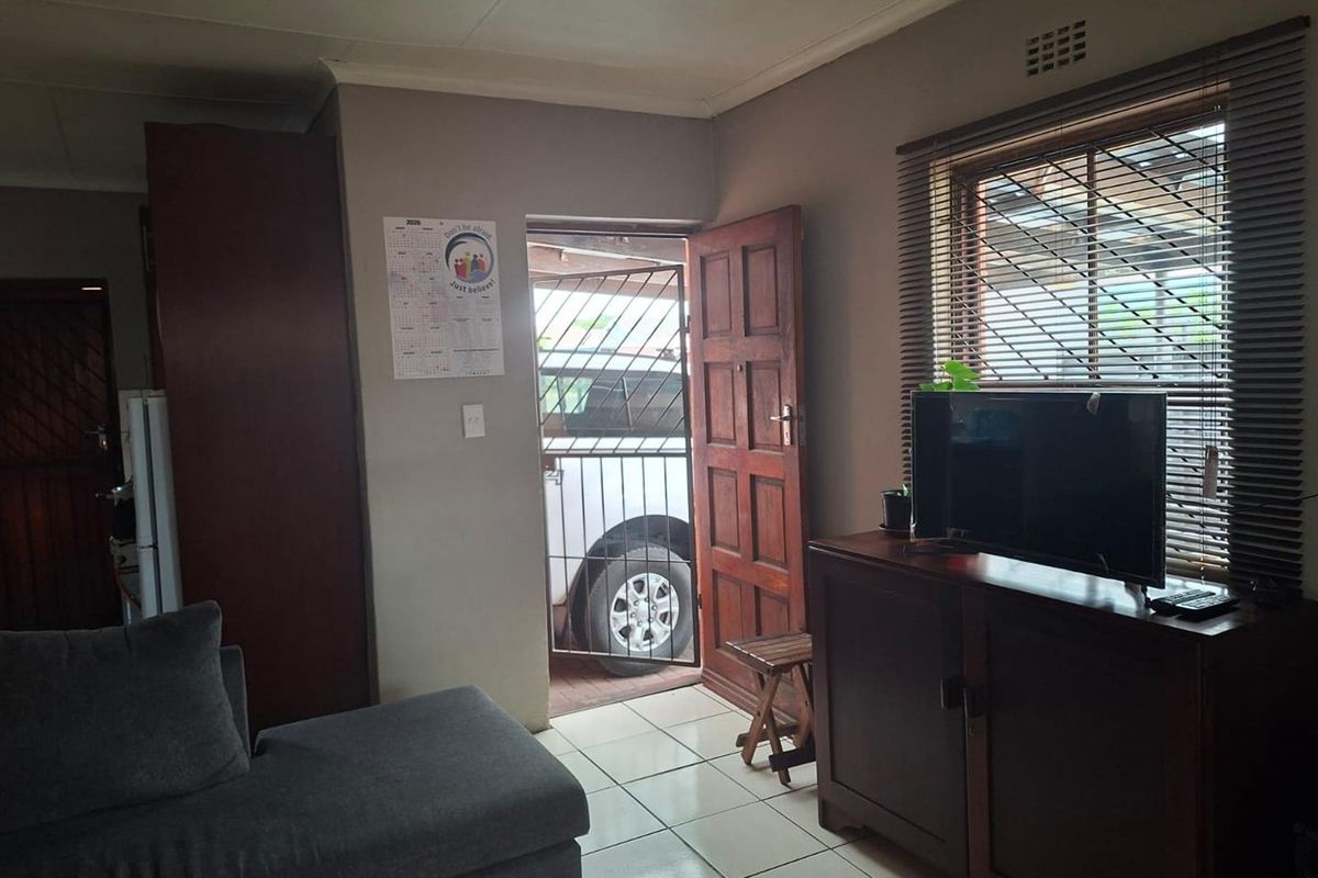 Spacious & Secure 3 Bedroom Family Home in Popular Highbury - Photo 5