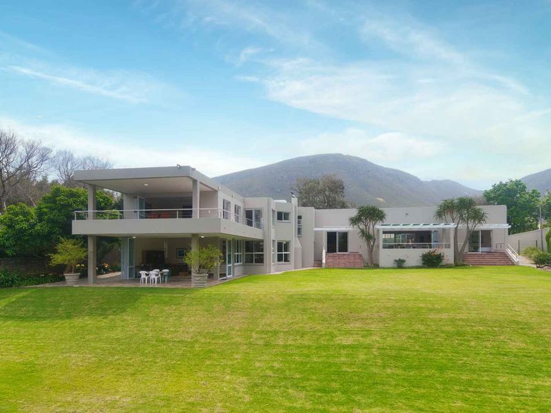 AN EXTRAORDINARY HOME - Photo 4