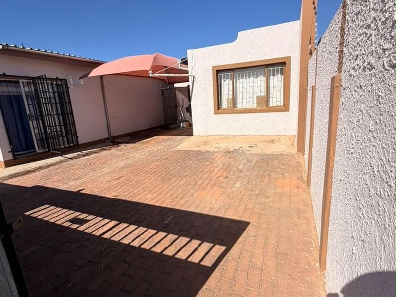 Corner house for sale - Photo 2