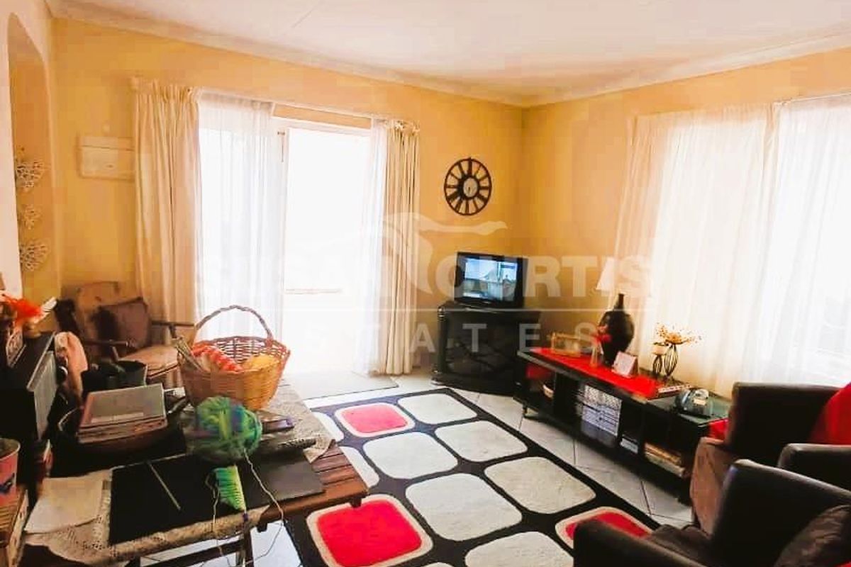 Beautiful unit in Retirement Village - Photo 2