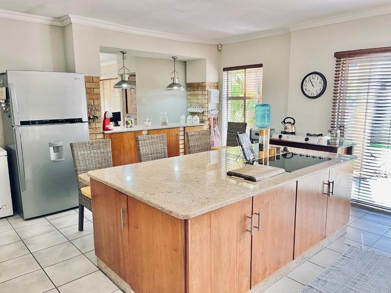 A jewel of a house in Boksburg South, located in a quiet area with no pedestrian traffic - Photo 7