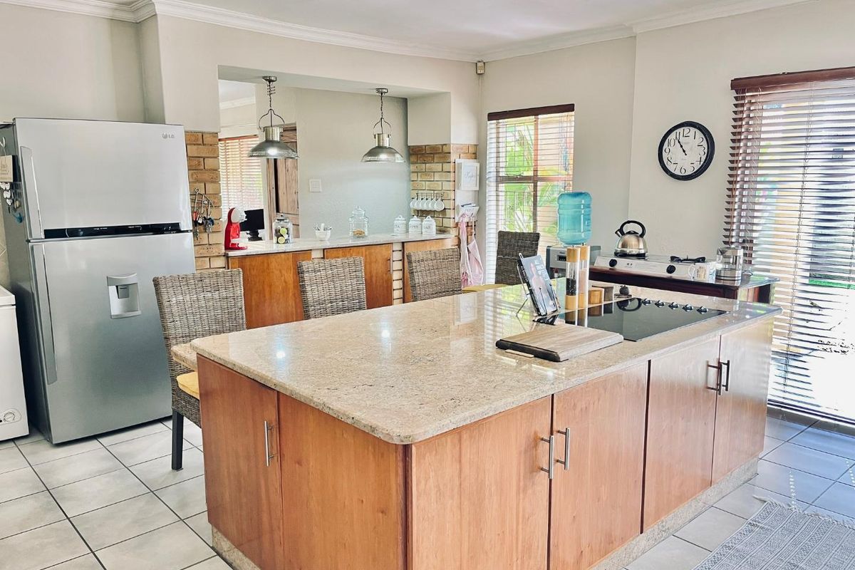 A jewel of a house in Boksburg South, located in a quiet area with no pedestrian traffic - Photo 5