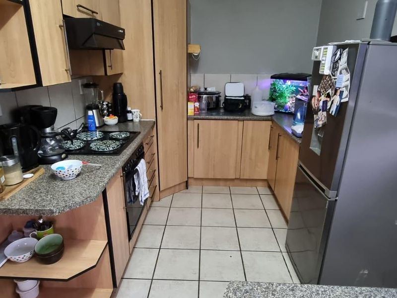 Well priced Lovely Townhouse BUT please note it resides on its own stand fully fenced, walled. - Photo 9