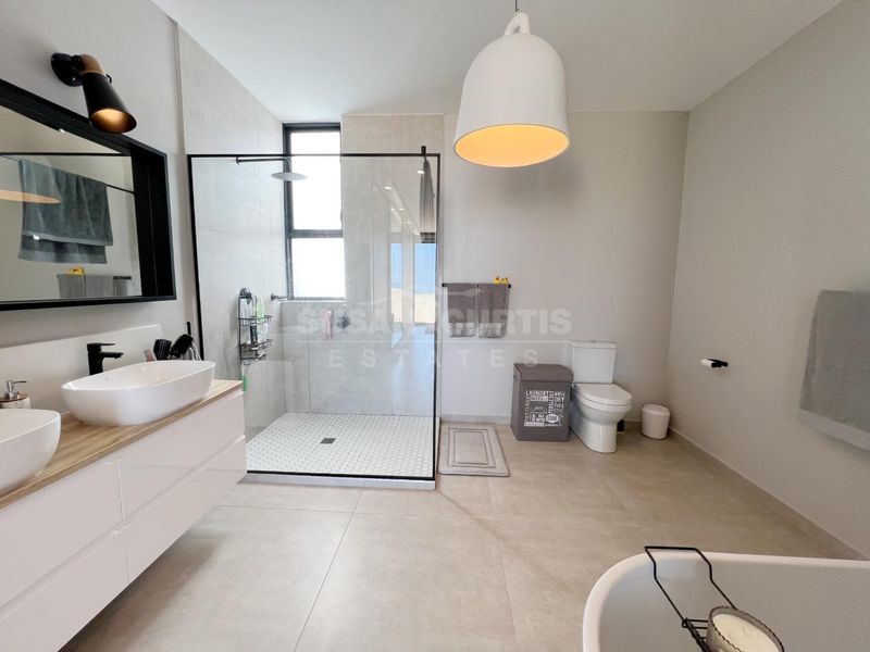 Beachfront Bliss – Fully Furnished & Move-In Ready - Photo 10