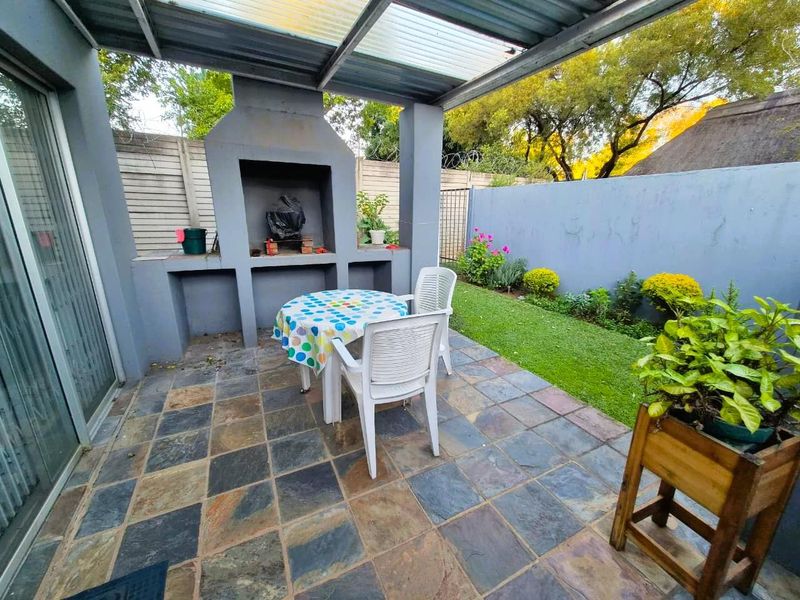 Charming Lock-Up-and-Go Garden Cottage in Rietondale - Photo 2