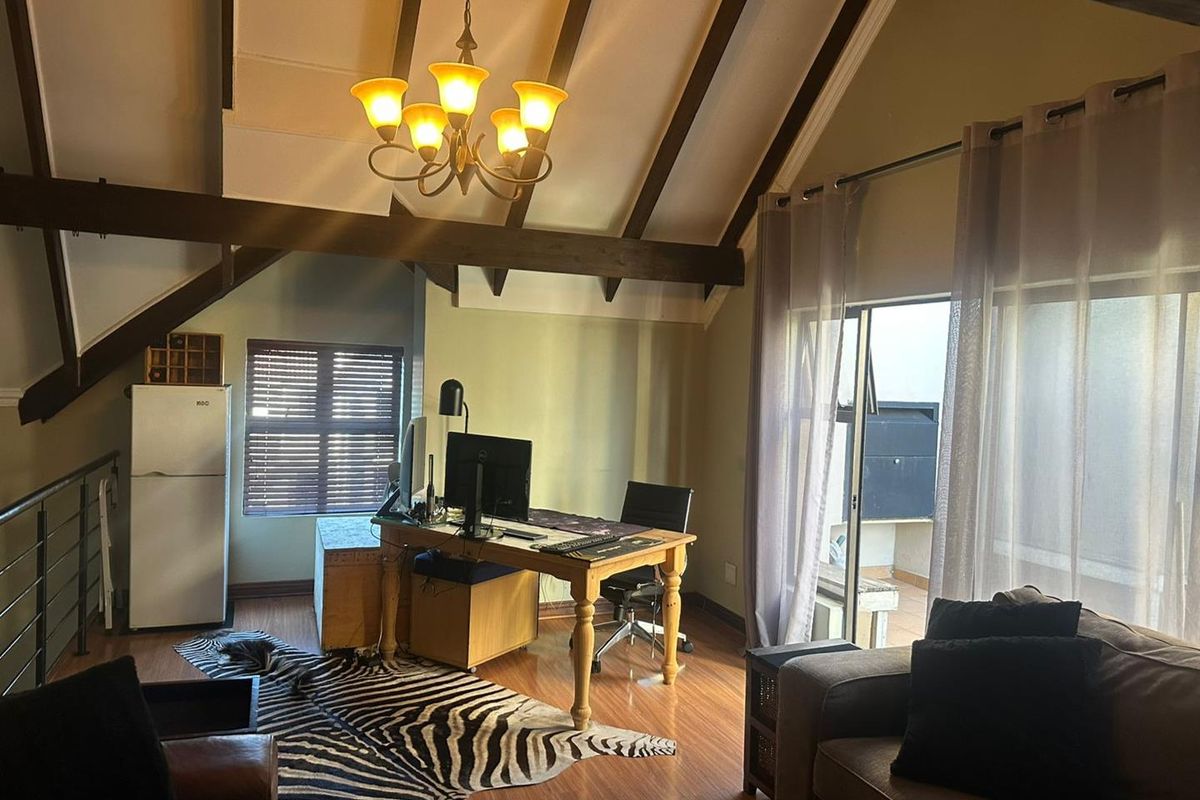 VERY NEAT PENTHOUSE OVERLOOKING THE GOLF COURSE - Photo 5