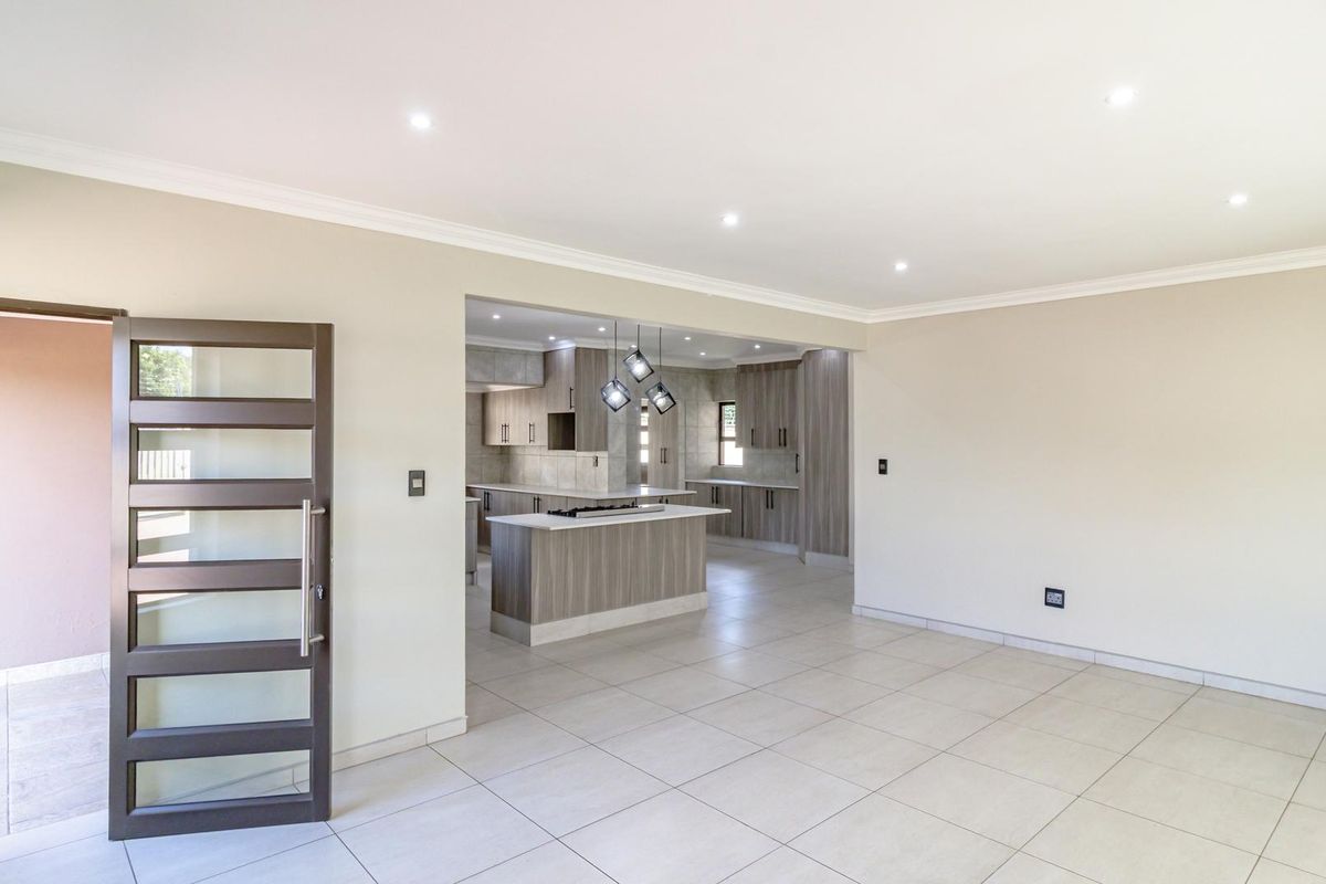 WHERE MODERN, STYLE AND COMFORT MEETS - Photo 5
