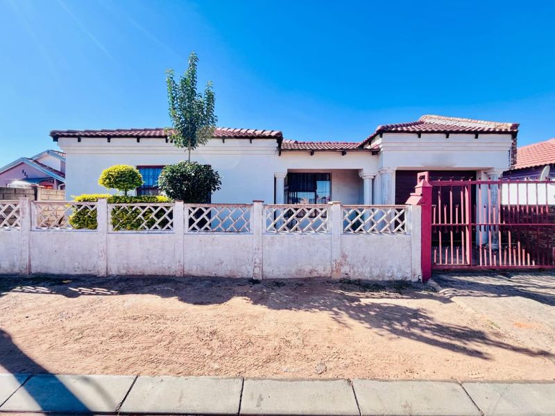 Three bedrooms house for sale in Soshanguve W W - Photo 8