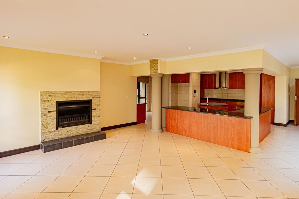 Beautiful 7 bedroom at Dainfern Golf Estate - Photo 2