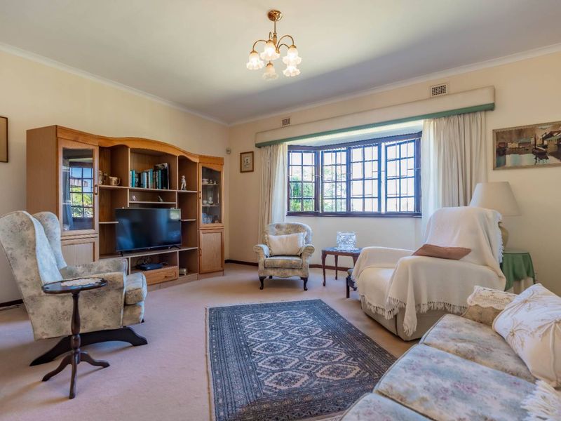 HENDRA - SPACIOUS STEPLESS 3 BEDROOM SIMPLEX, PET FRIENDLY AND SEA VIEWS! - Photo 10