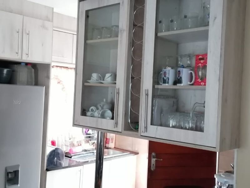 Clayville Ext 45 - 2 Bed 1 Bath R 850 000 - Photo 10