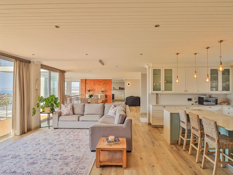 Experience luxurious coastal living with panoramic ocean views - Photo 10