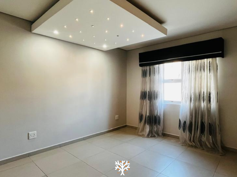 Family Home For Sale | Elisenheim | N$2 925 000 - Photo 6