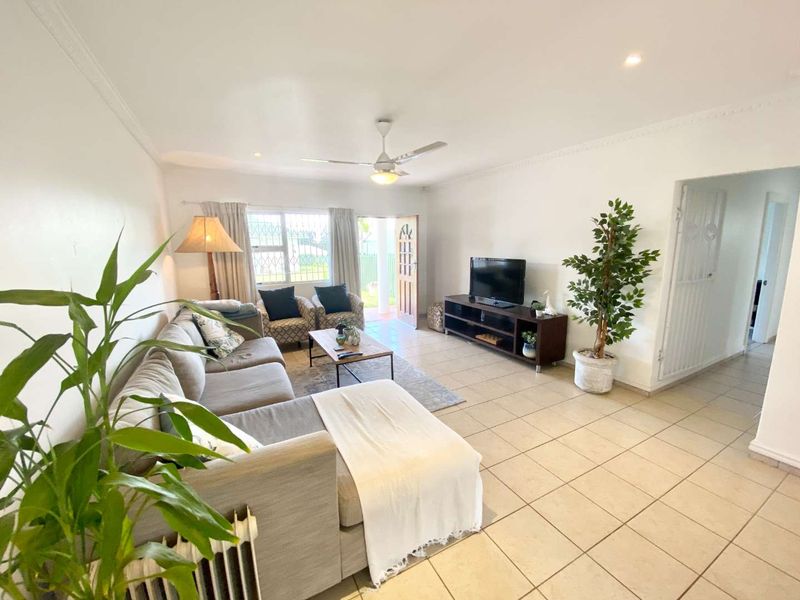 Hendra Estates - Stunning, Pet-Friendly Simplex With Private Pool in Somerset Park To Rent - Photo 9