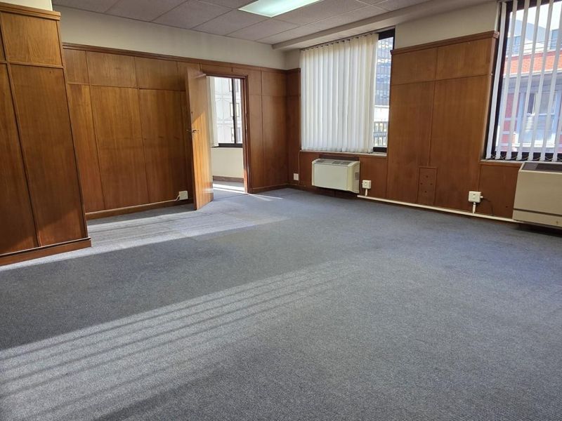 151m2 of Office Space TO LET - Photo 2