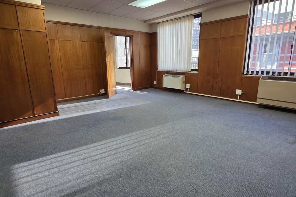 151m2 of Office Space TO LET - Photo 2