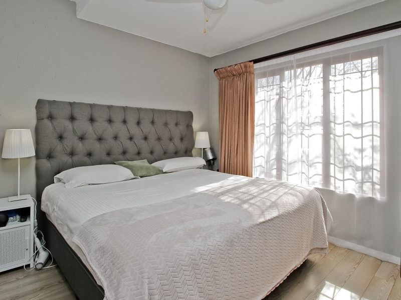 Charming Pet-Friendly Townhouse in a Secure Complex - Photo 7