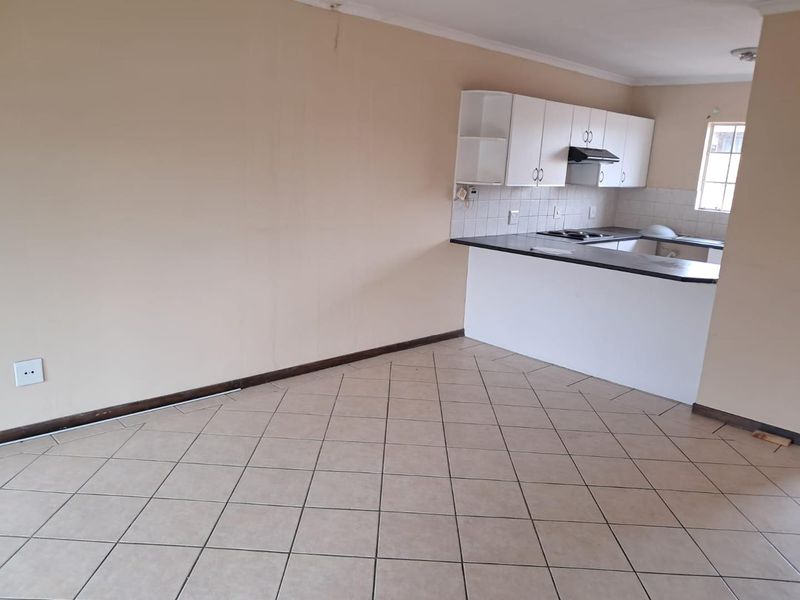 3 Bedroom Apartment for Sale - Photo 4