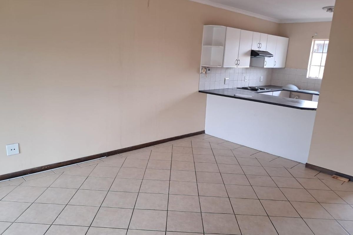 3 Bedroom Apartment for Sale - Photo 4
