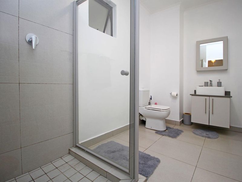Tastefully furnished 1bedroom ground floor unit for rent - Photo 10