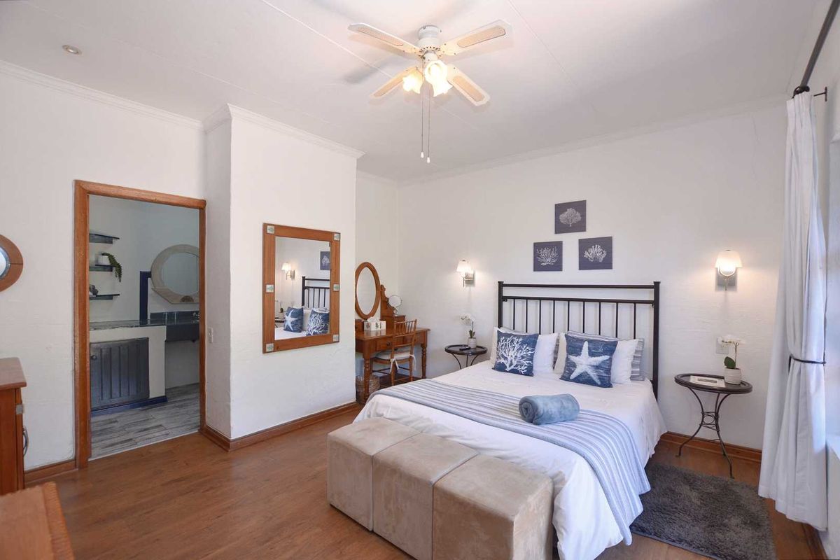 Elegant Seven Bedroom Home - Photo 5