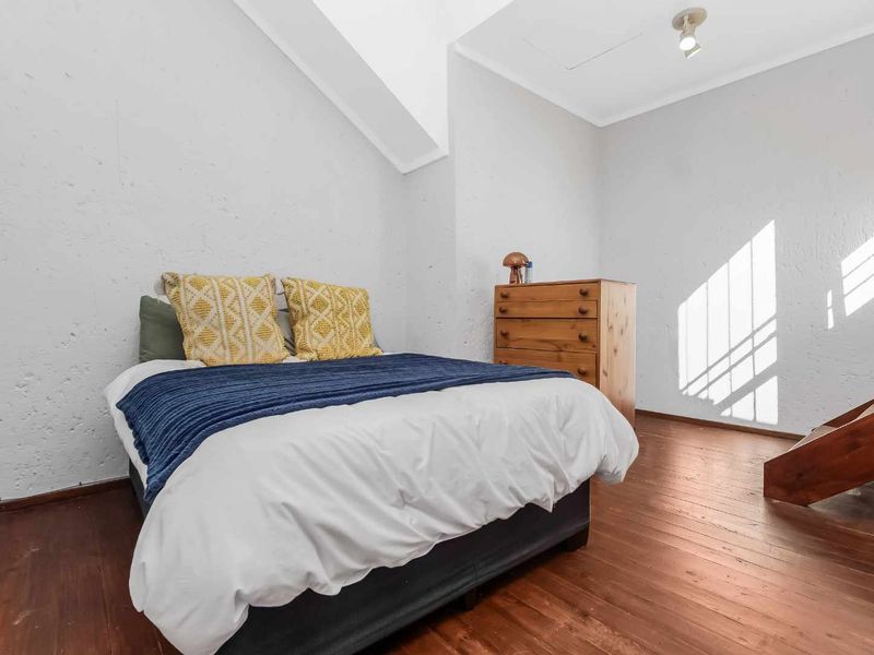TOP FLOOR LOFT APARTMENT, BOASTING LOADS OF NAURAL LIGHT AND IN A FANTASTIC LOCATION - Photo 8