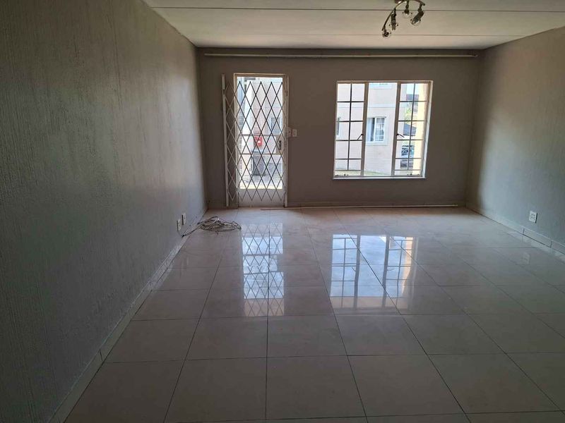 2 Bedroom Groundfloor Apartment ideal for first timer buyer or investor - Photo 2