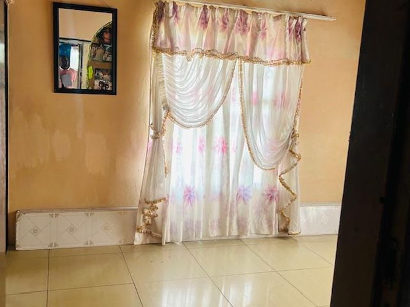 3 Bedroom house with 3 big outside Rooms - Photo 10