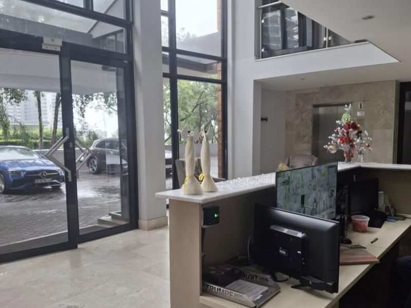 A BEAUTIFULLY FURNISHED TWO BEDROOM APARTMENT - Photo 3