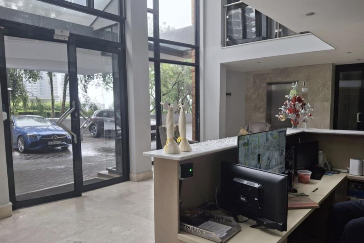 A BEAUTIFULLY FURNISHED TWO BEDROOM APARTMENT - Photo 3