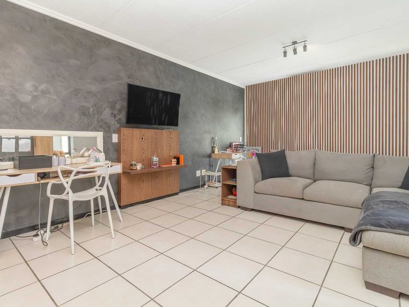 🌟 Stylish, Move-In Ready Bachelor in The Matrix, Paulshof – Exceptional Value! 🌟 - Photo 2