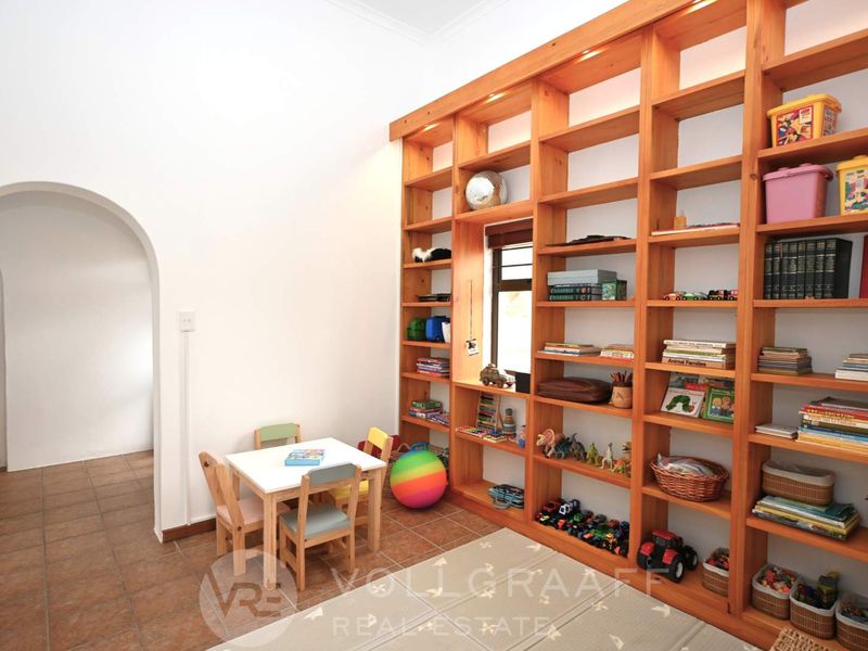 Spacious Family Home To Rent - 1 June 2026 - Photo 9