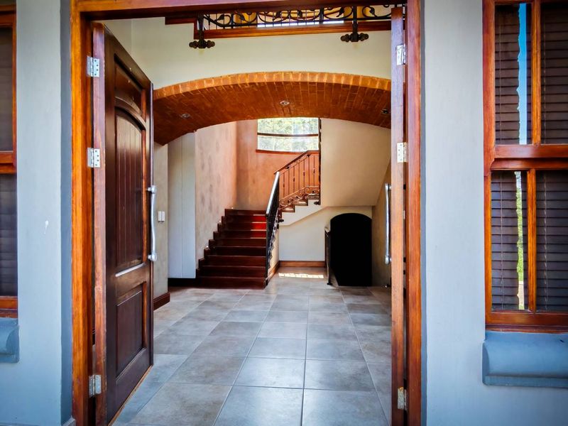 Magnificent residence with flatlet for sale in Estate D Afrique - Photo 2