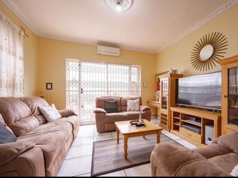 Cozy Family Home in Westcliff with Great Features - Photo 3