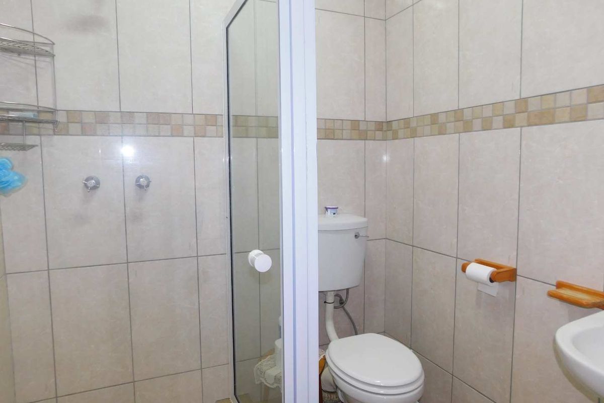 Corner property : Perfect for self catering units!! - Photo 4