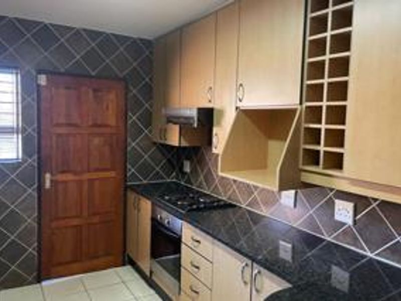 Modern 2 Bedroom Ground floor Unit for Sale! - Photo 6