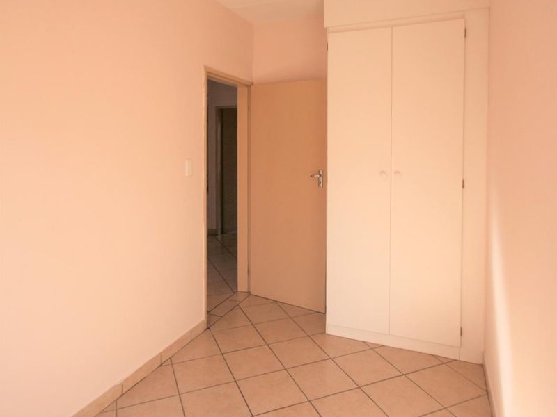 Loadshedding free area - A perfect lock up and go! - Photo 9