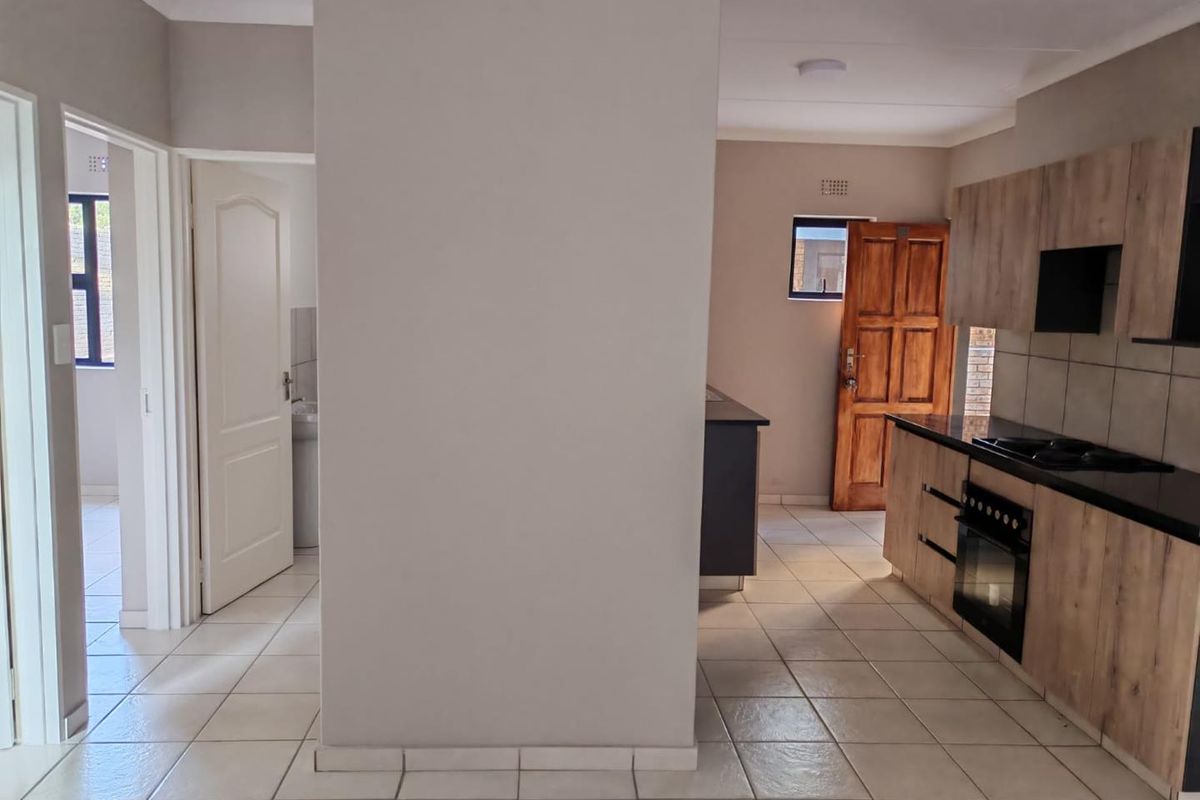 A SPACIOUS APARTMENT - Photo 3