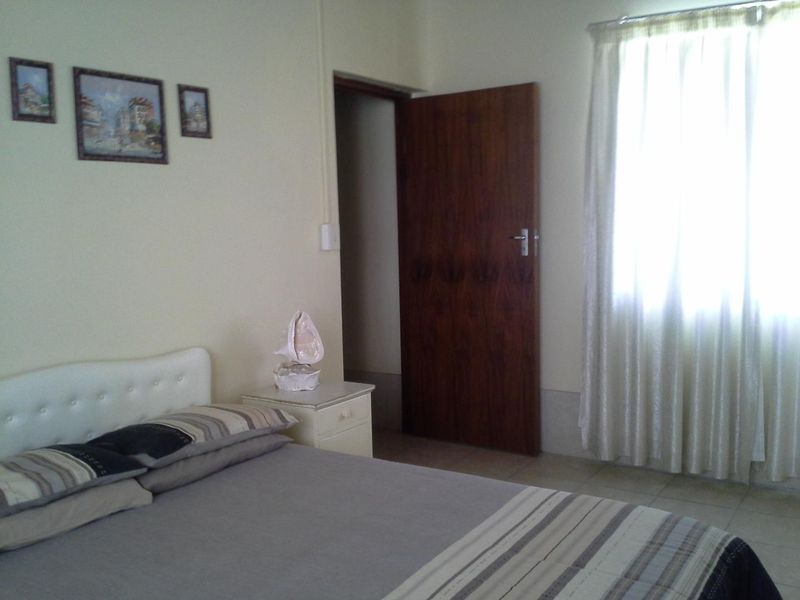 Hentiesbay - 8 bedroom House for Sale - Photo 7