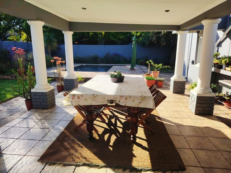 Old-Worlde Charm with Immaculate Elegance - Photo 7