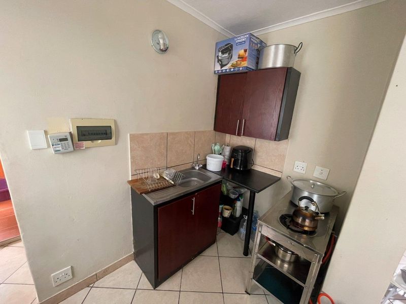 Two bedroom apartment for sale in Madadeni - Photo 6